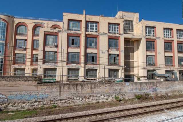 Bari, la caserma Sonnino: spettrale "fortezza militare" abbandonata al suo destino